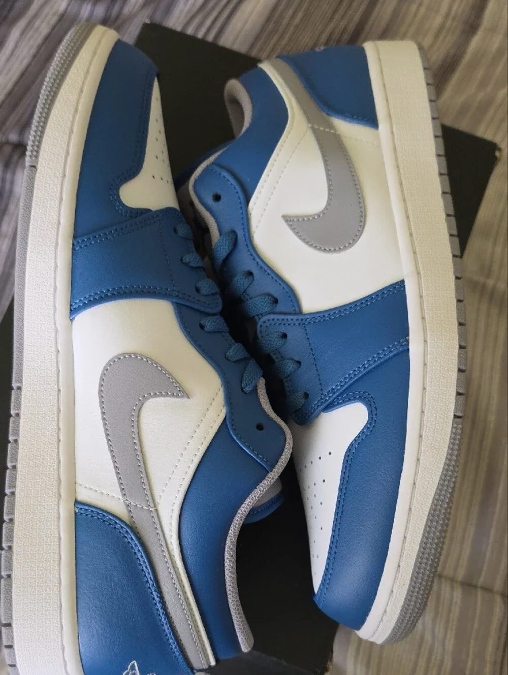 Air Jordan Retro 1 Low Tru Blue/ Grey/white